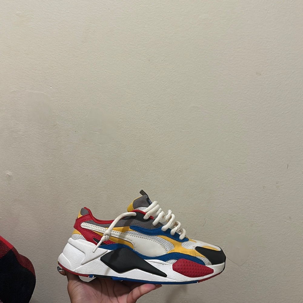 Pumas sneakers